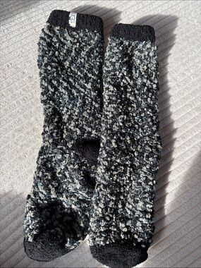 NWOT UGG Black and Gray Speckled Fuzzy Lounge Socks